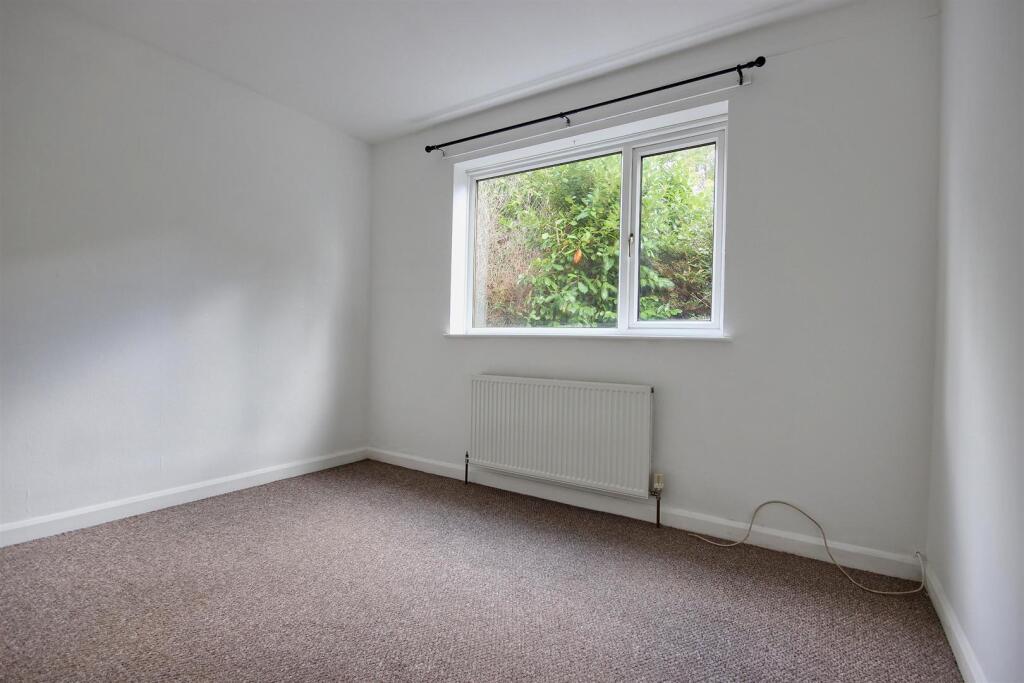 BEDROOM 2 (SIDE)