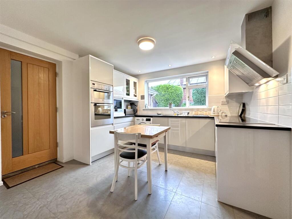 Contemporary Dining Kitchen 802