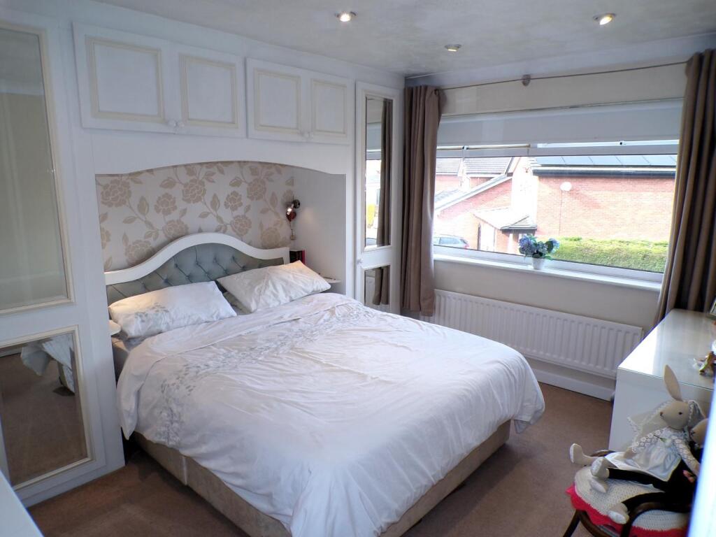 EppingCl12bed1.JPG