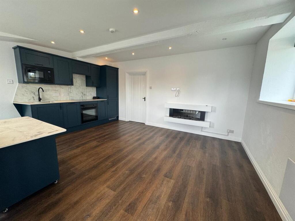 Lounge 2.jpg