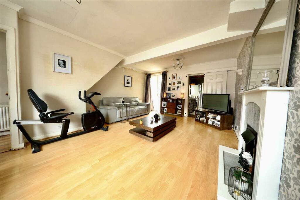 186 Welwyn - Lounge.jpg