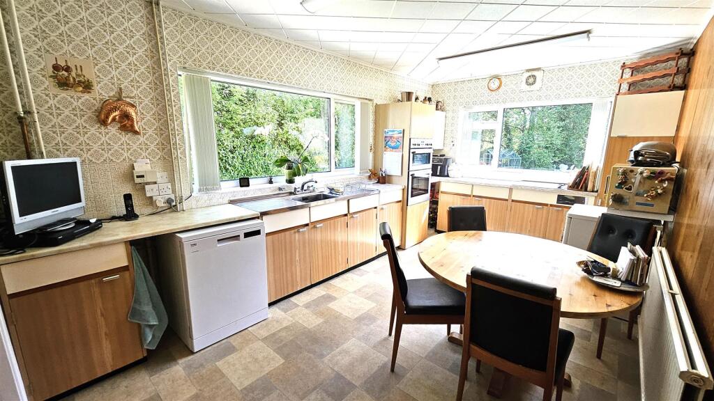 Breakfast Kitchen.jpg