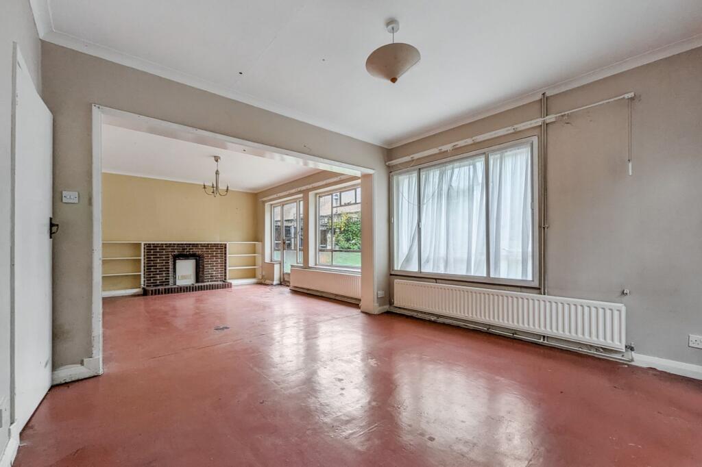 1 Farm Drive, Shirley, Croydon CR0 8HX