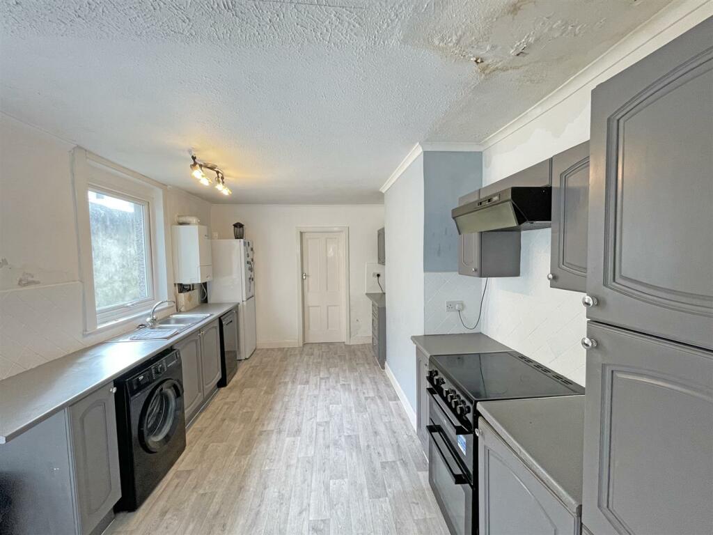 Ocean Street 12 Kitchen 2.jpg