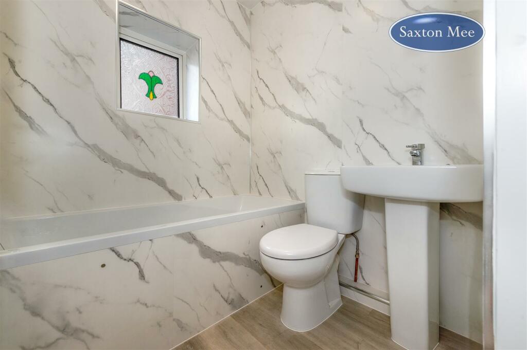 bathroom _8840 copy.jpg