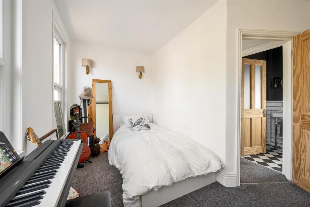 Cavendish Drive, E11