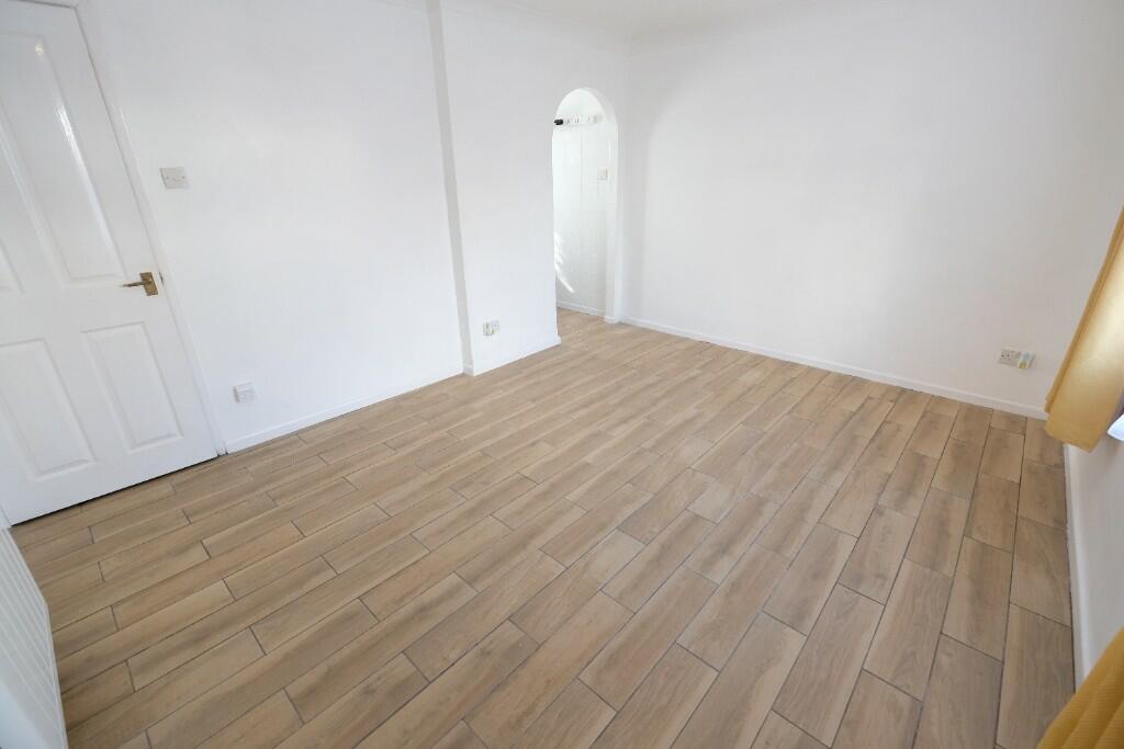 STUDIO ROOM