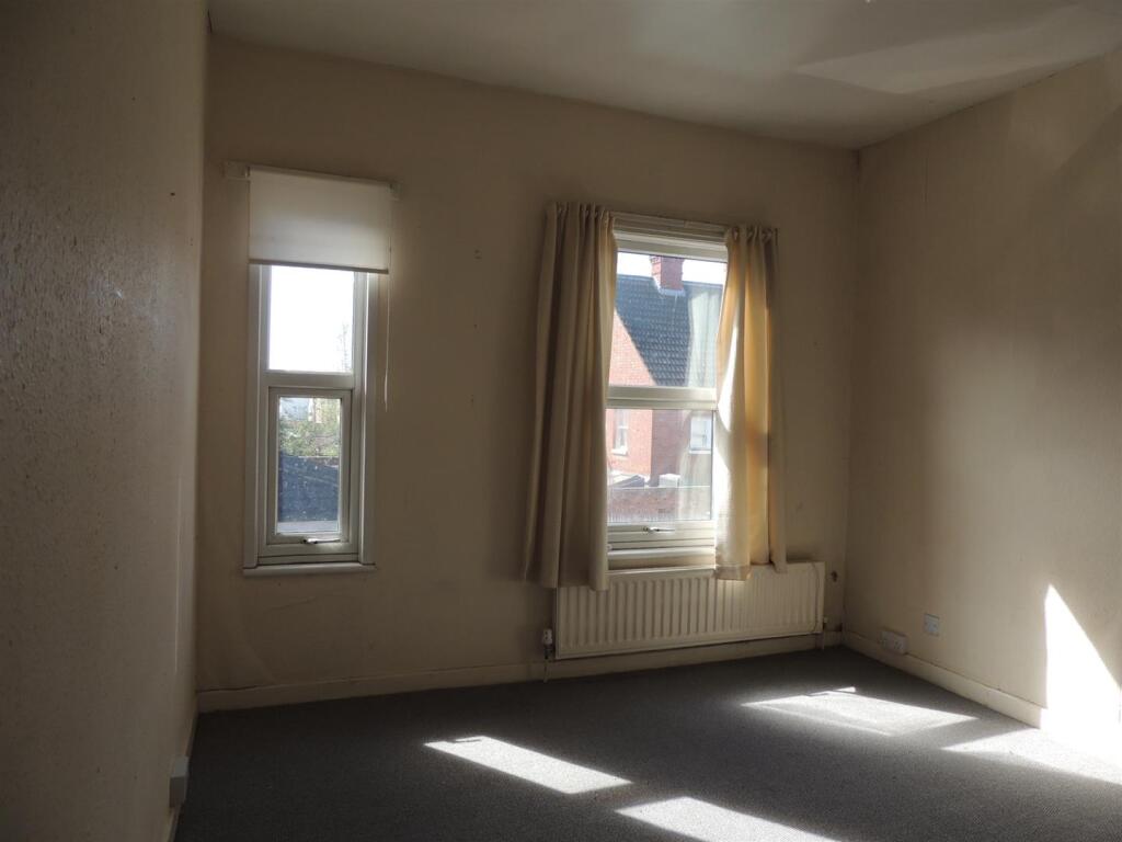 FRONT BEDROOM