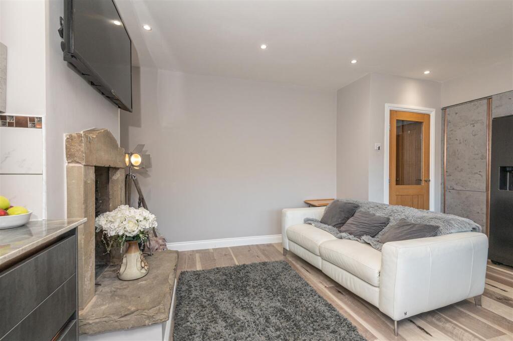 33 - 23 Queens Drive S75 2QQ.jpg