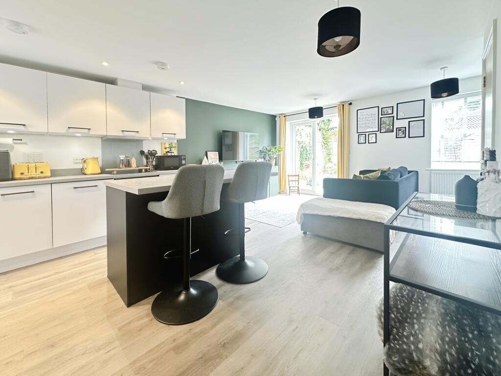 Open Plan Modern Kitchen/Lounge/Dining Family Area