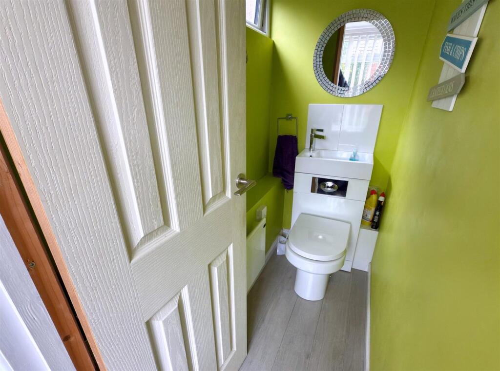 CLOAKROOM GROUND FLOOR.jpg