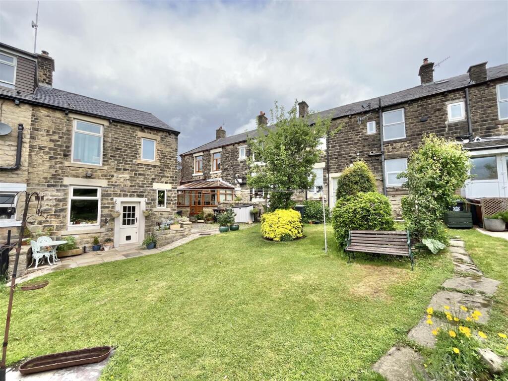 Shared Garden &amp; Parking