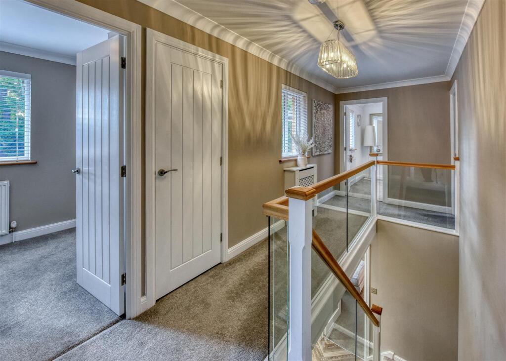 9 Virginia Drive-Landing.jpg