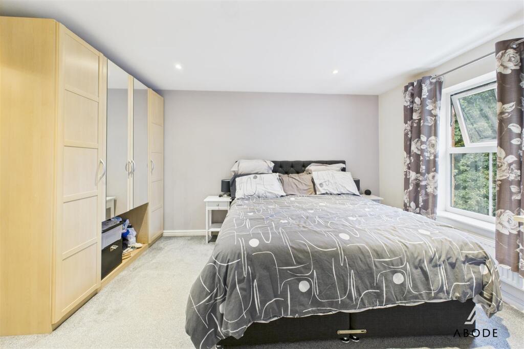 CAM02696G0-PR0668-STILL022.jpg