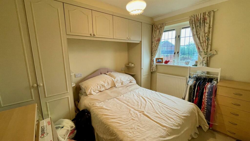 BEDROOM 2