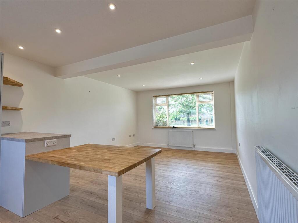 Kitchen / Living Area