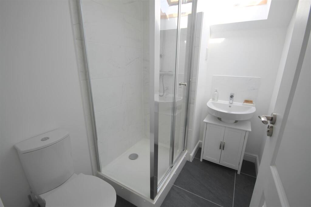 JW EnSuite.JPG