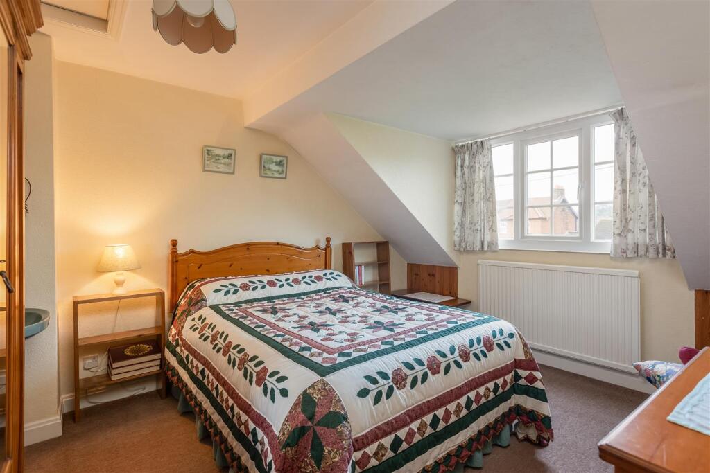 Station Road 9A Bedroom 2-1.jpg