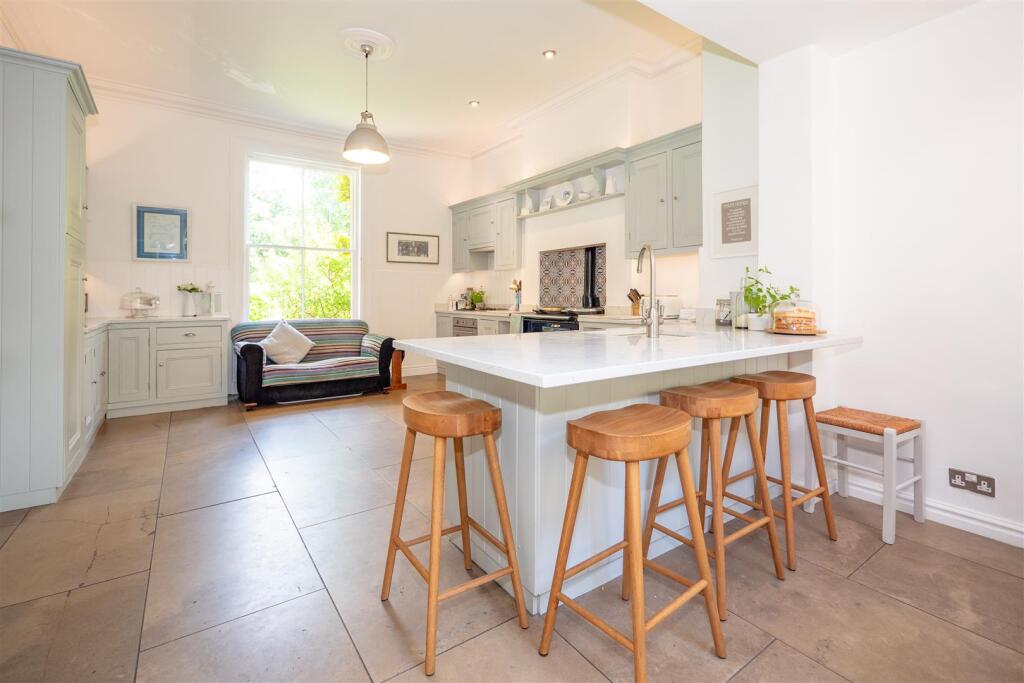 Live In Breakfast Kitchen 2