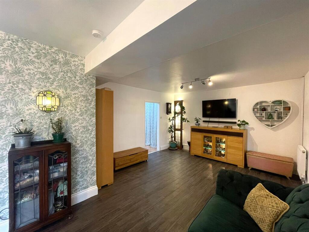 Through Lounge