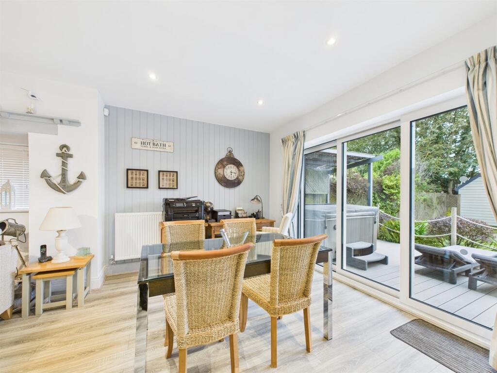 Open Plan Living/Dining Area