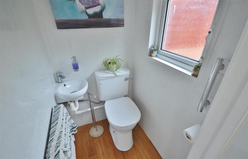 GROUND FLOOR CLOAKROOM