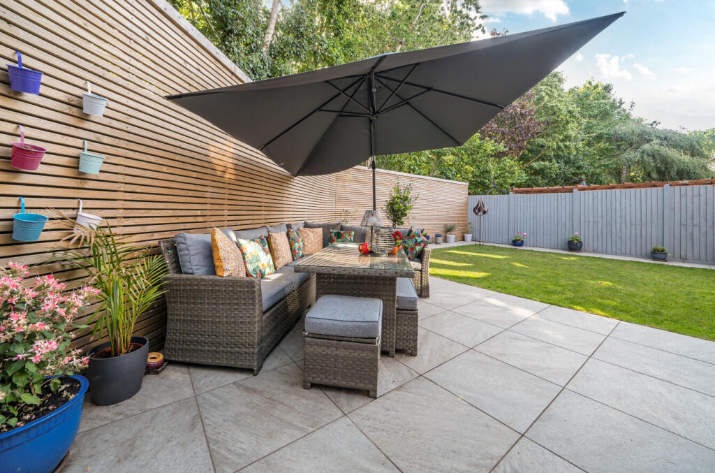 1330986-8-689b238...