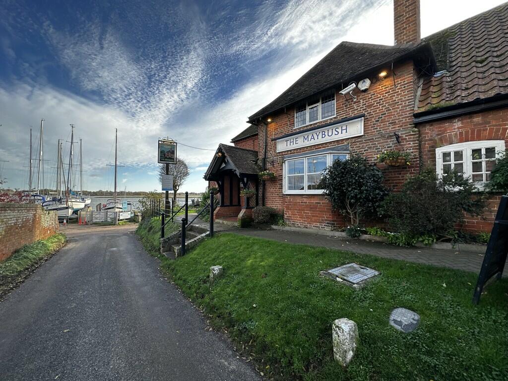 Maybush Pub 