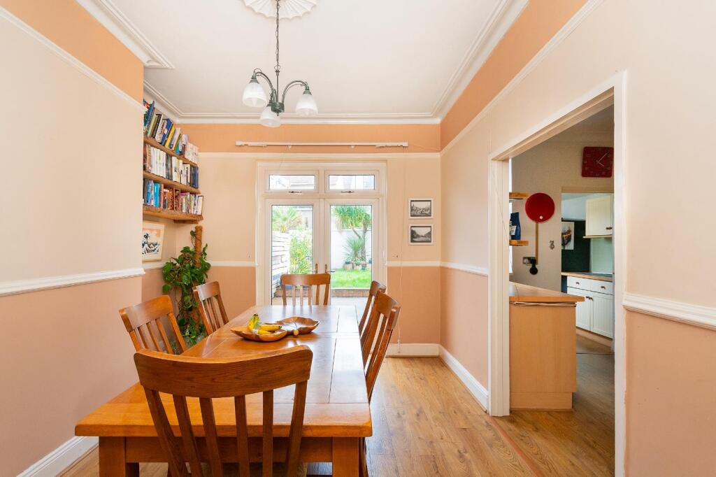 9W0RBN - Dining Room B.jpg