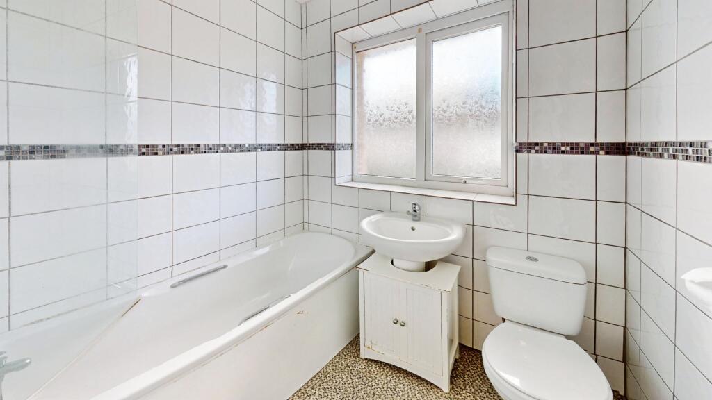 pbox-bathroom-342210.jpg