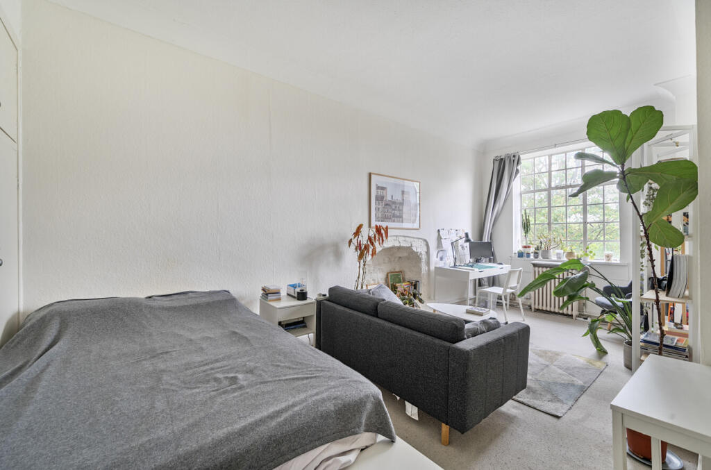 1326653-4-6878ba7...