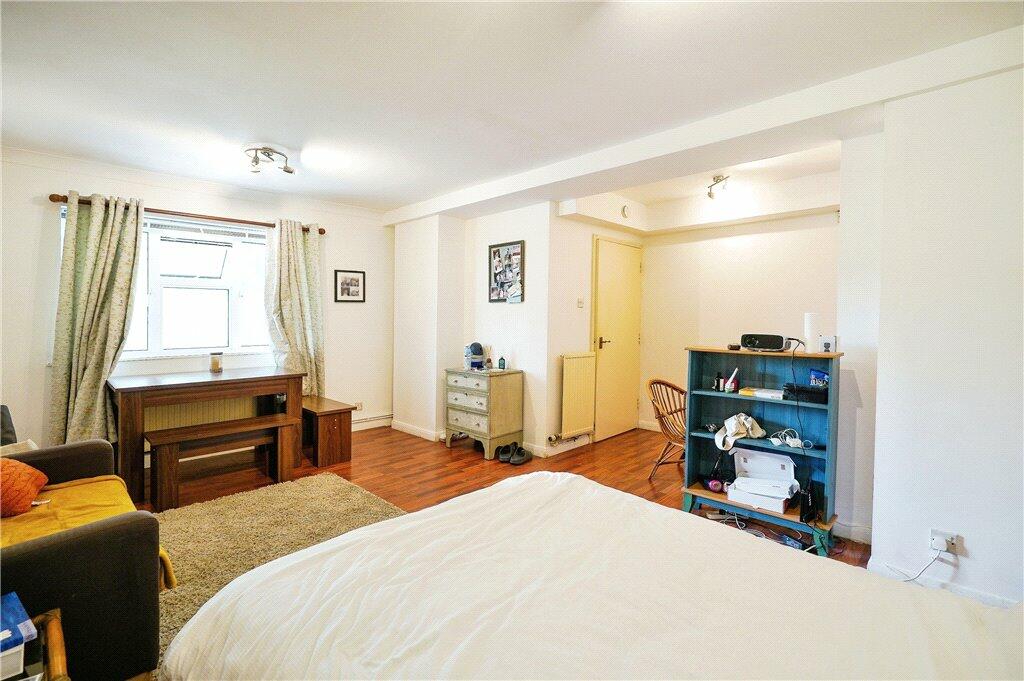 Studio Room