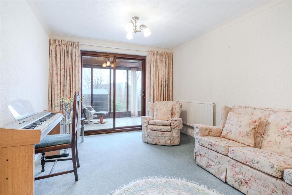 Living Room-2.jpg