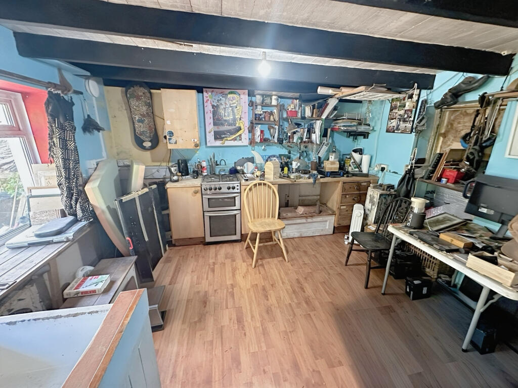 Kitchen/Entrance