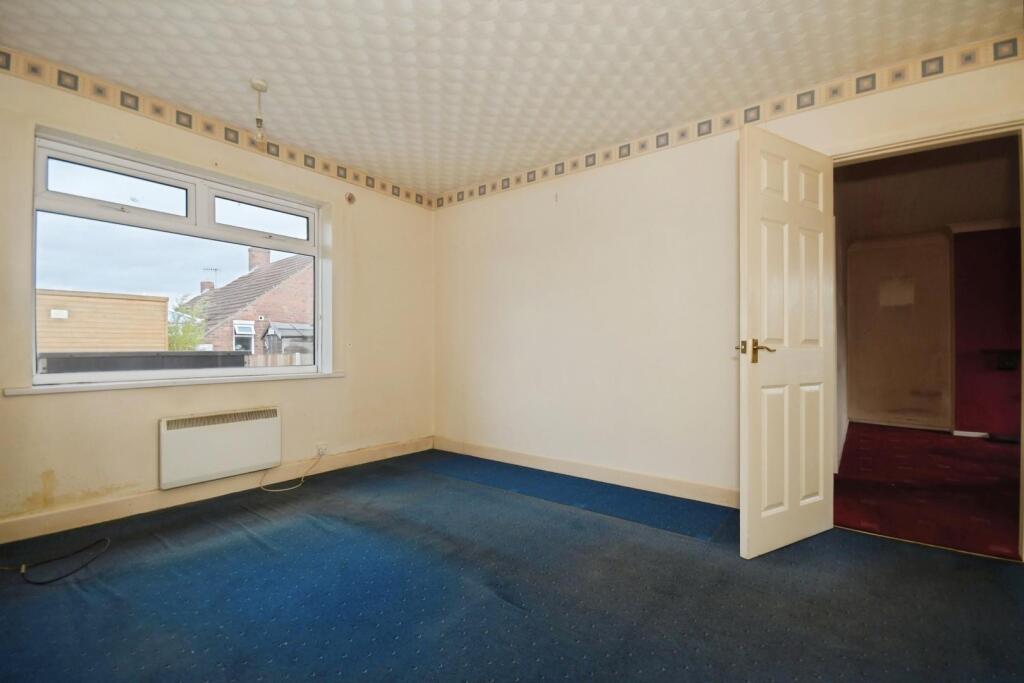 BEDROOM 1 02.jpg