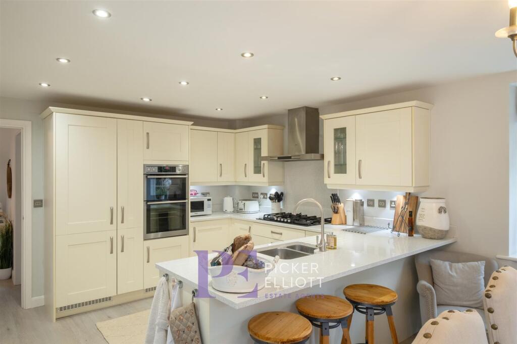 Dining/ Kitchen