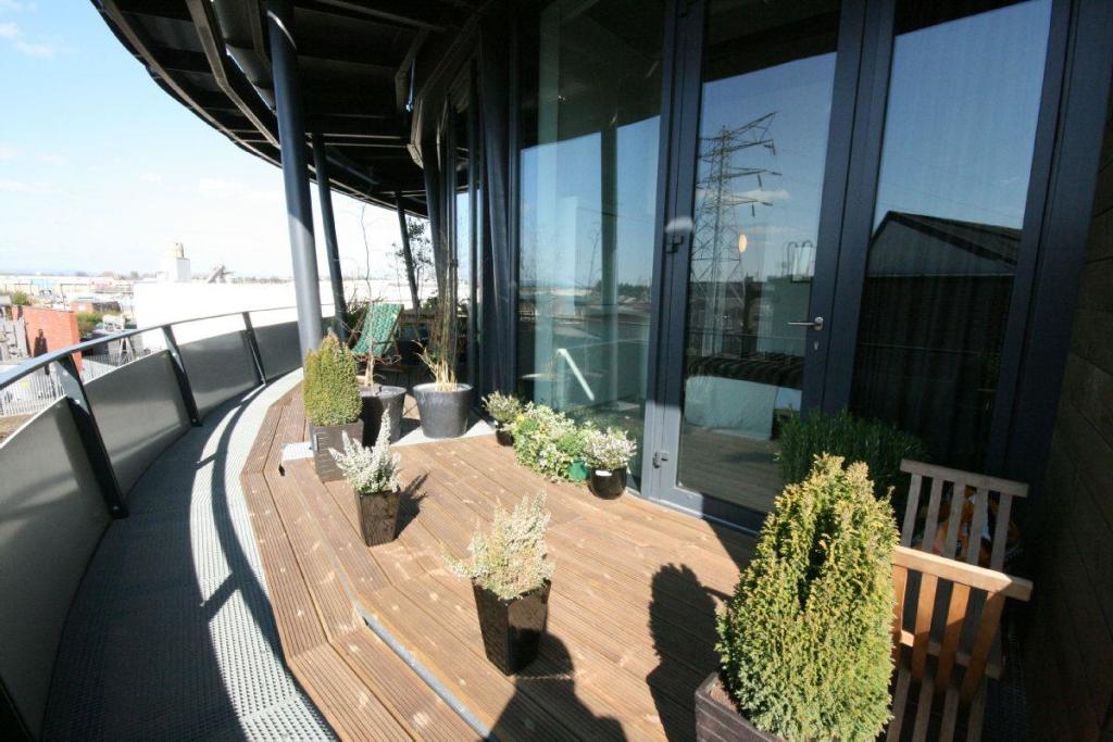 Curved Balcony View 1