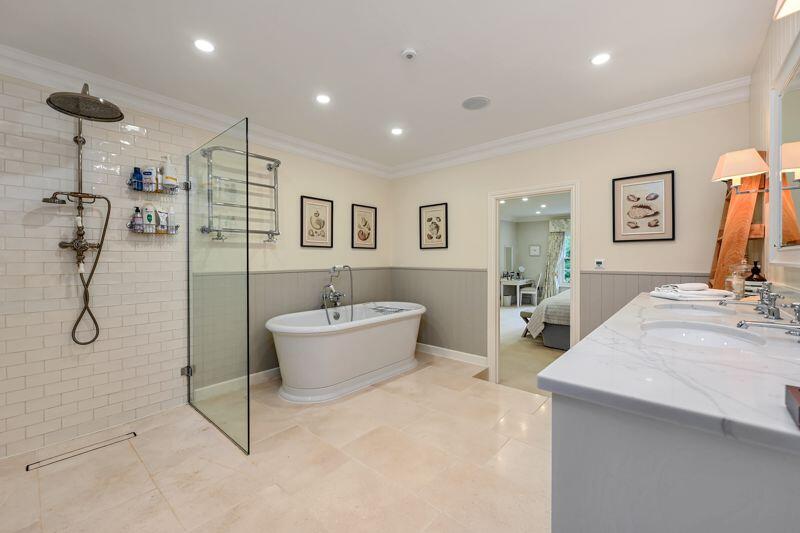 En-suite bathroom