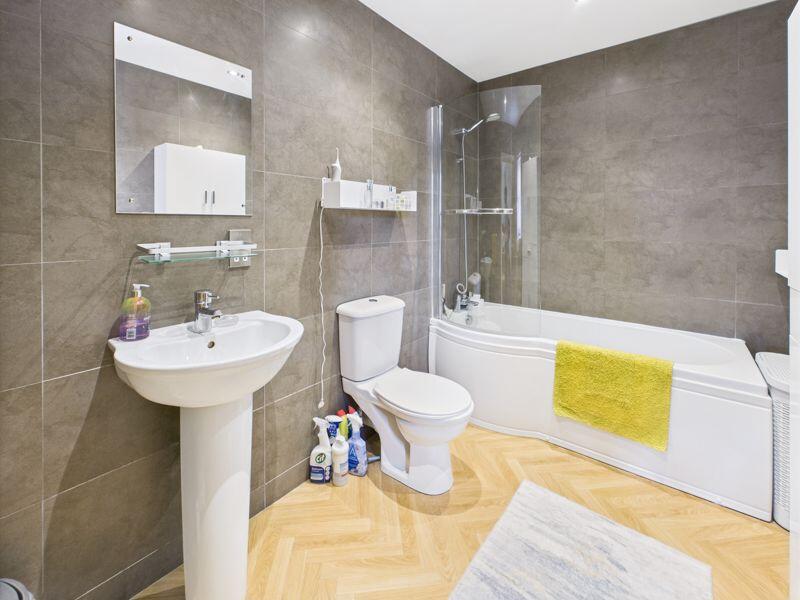 En-Suite Bathroom