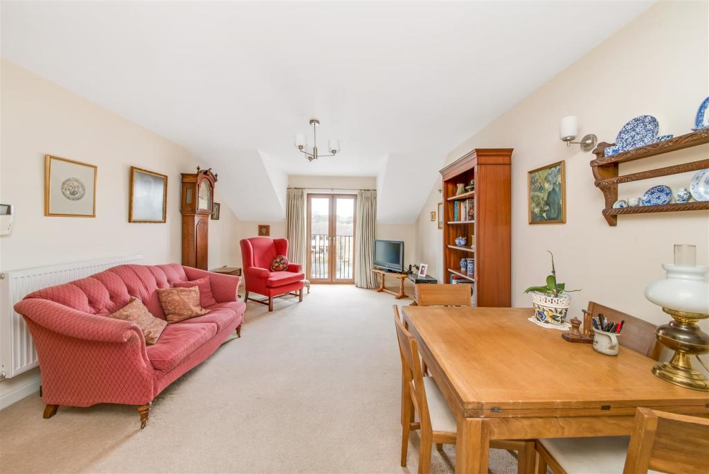 OPEN PLAN LIVING/DINING ROOM