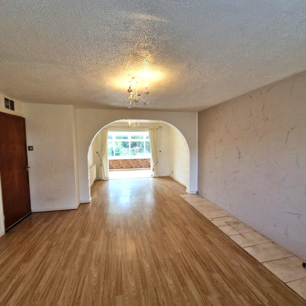 Lounge through di...