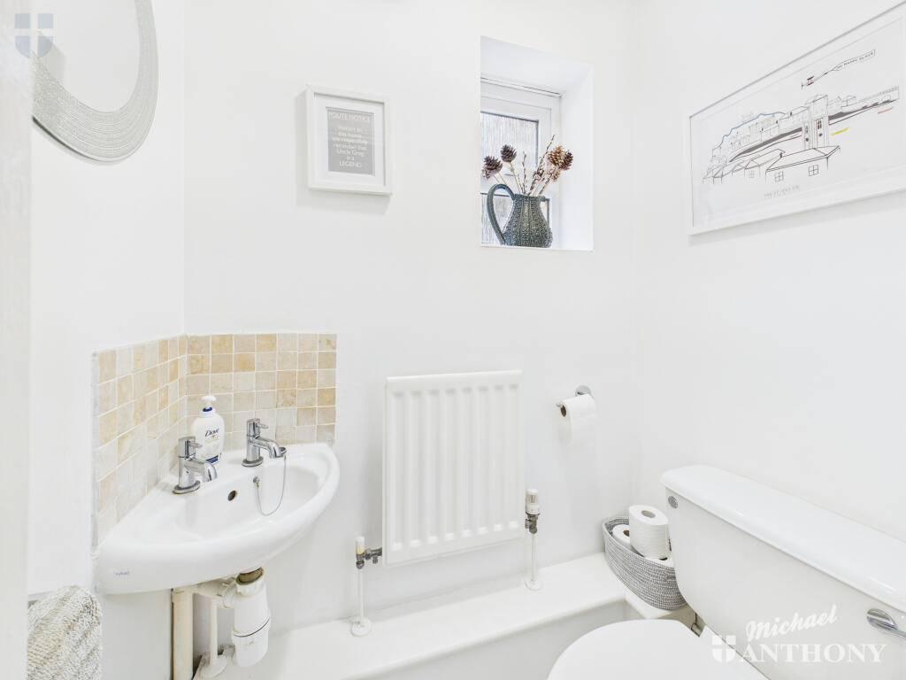 CAM03852G0-PR0435-STILL012