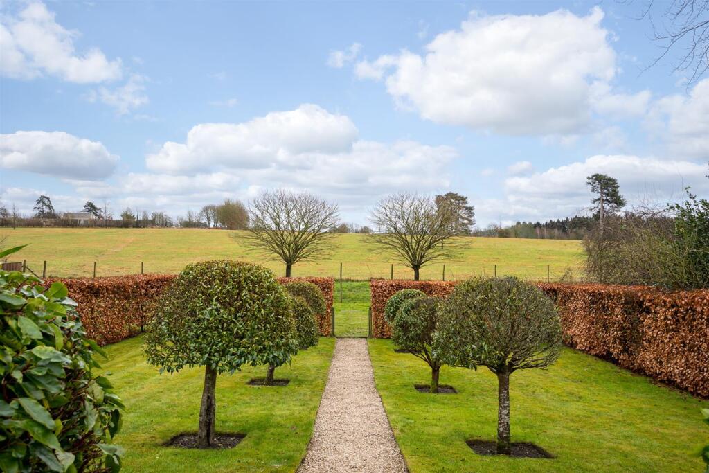 26 - Malt Cottage - GL7 5RY - Web.jpg