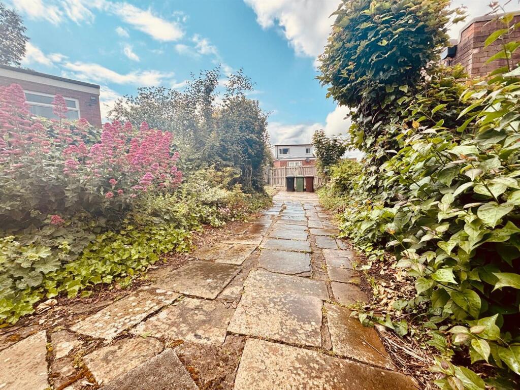 Off Street Parking / Driveway: