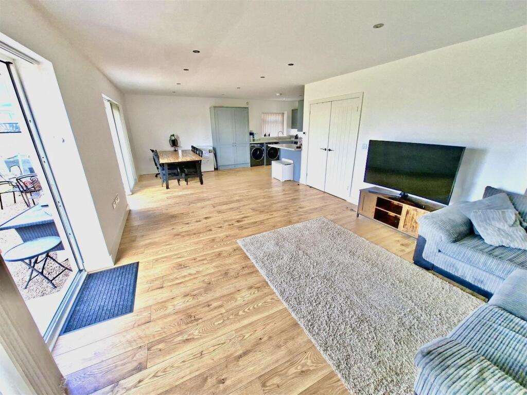 Open-Plan Lounge Area