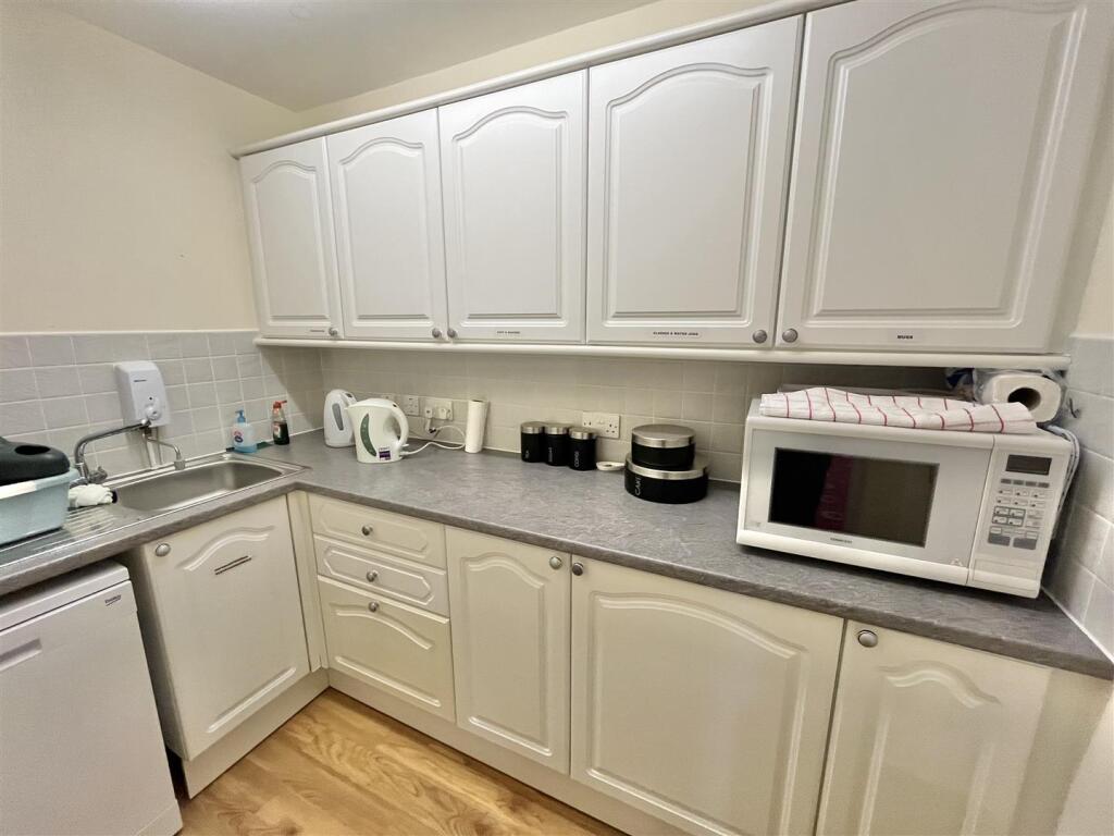 Main Reception, Residents Lounge/Kitchen &amp; Laundry