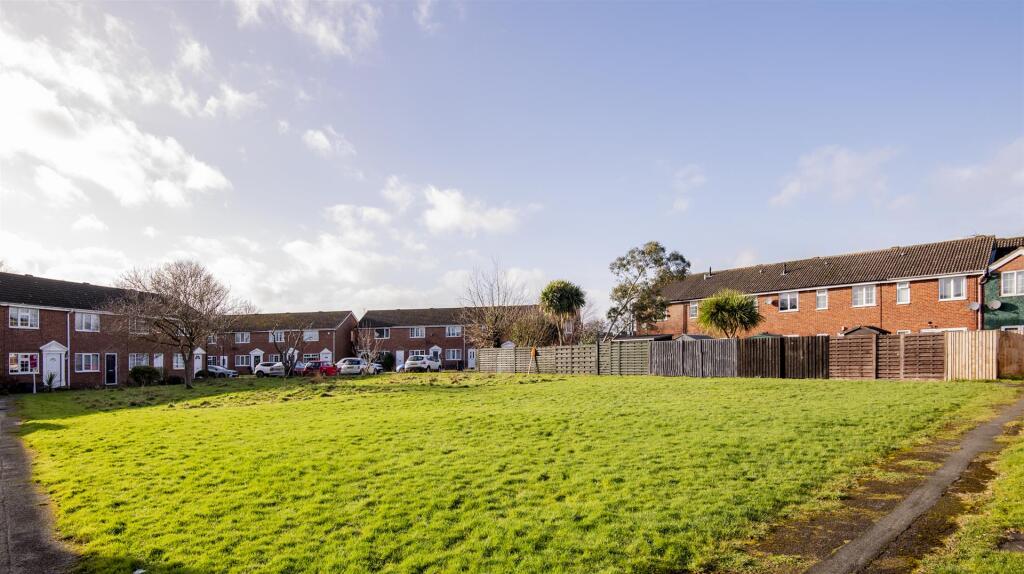 7 Vavasour Court-2.jpg