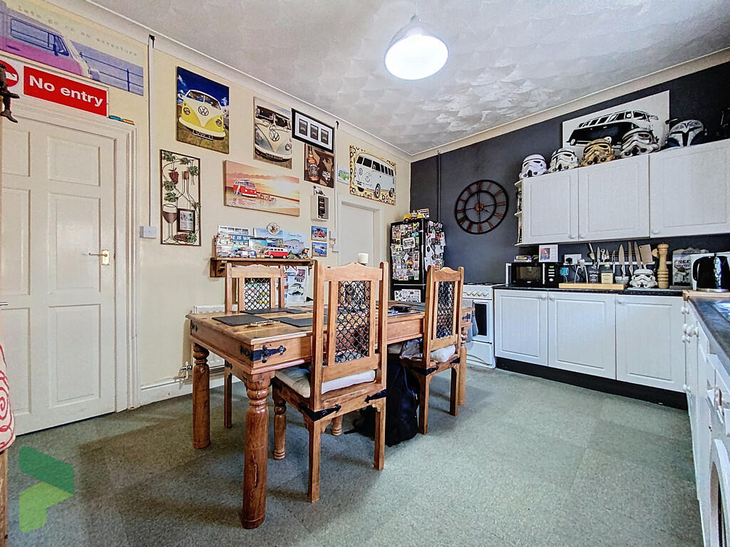 Fitted Dining Kit...