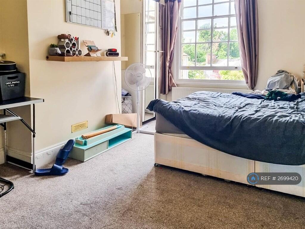 New Road, Chatham, ME4