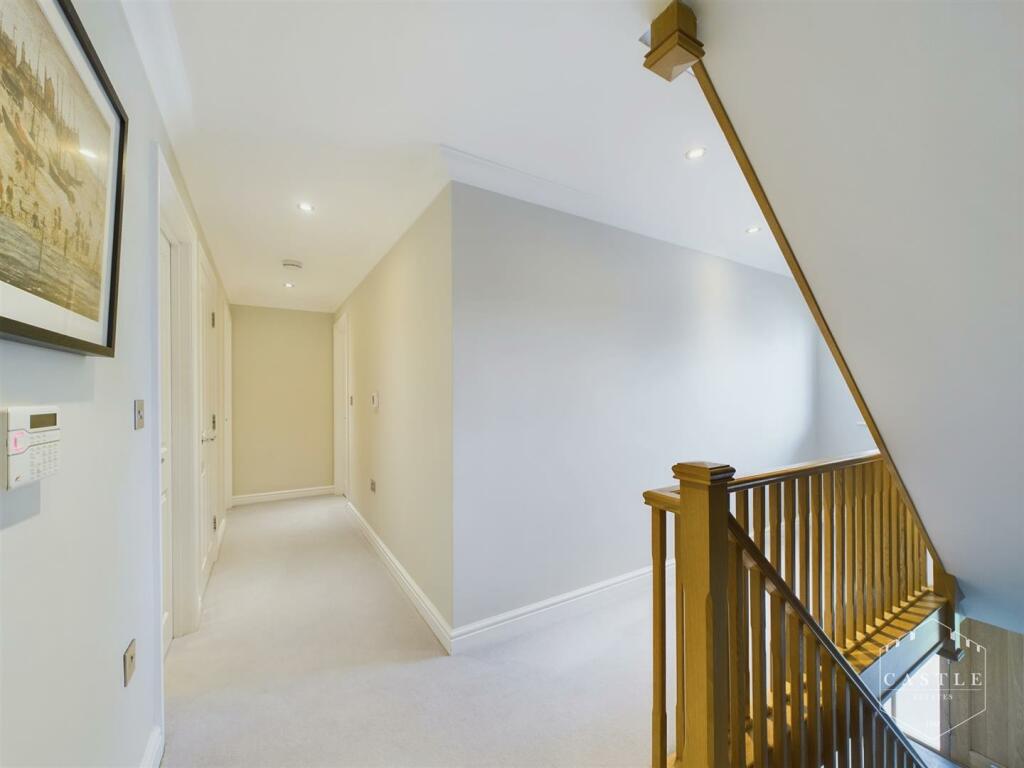 FIRST FLOOR LANDING